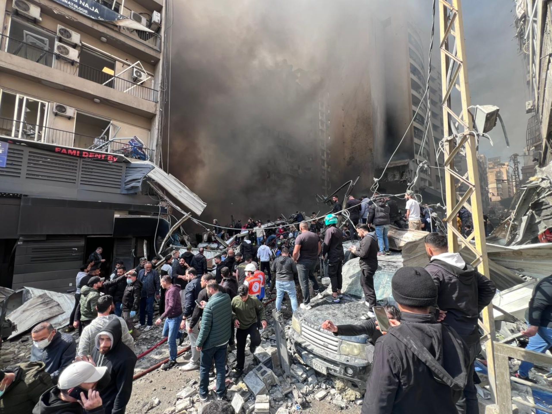 لبنان تحت النار... مناشدات لجميع الأطباء التوجه إلى المستشفيات